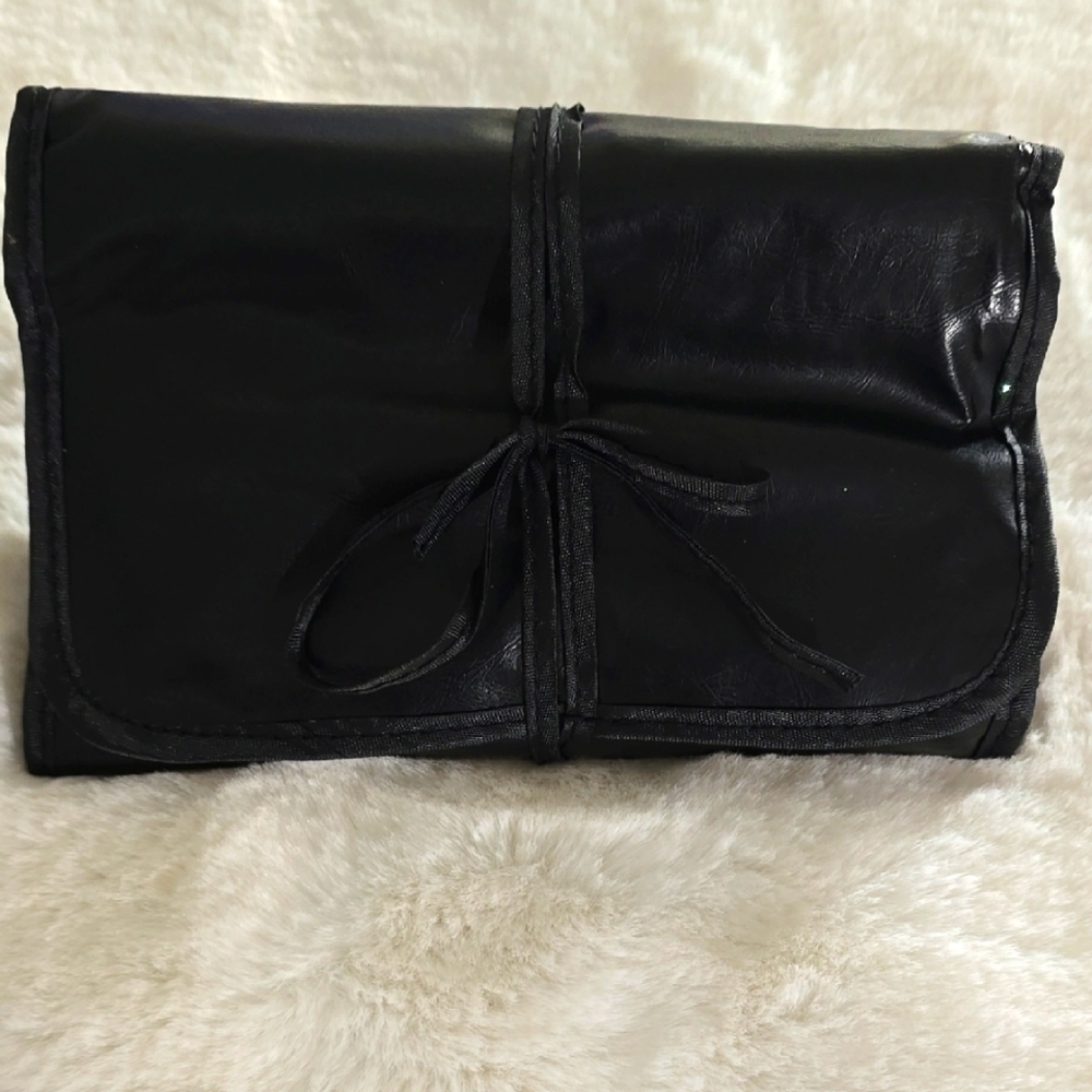 32-PIECE BEAUTY MAKE-UP BRUSHES IN WRAP COVER WITH TIE (NWOT) - Picture 4 of 5